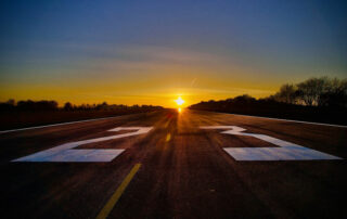 090_Neue_Start-und-Lande-Bahn_Sonnenuntergang_0314