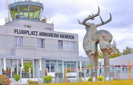 Flugsplatz_Arnsberg_Hirsch-Skulptur_Tower4